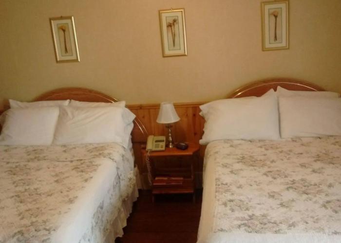 MacKenzie's Motel & Cottages