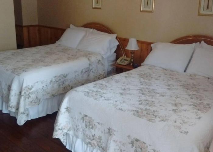 MacKenzie's Motel & Cottages