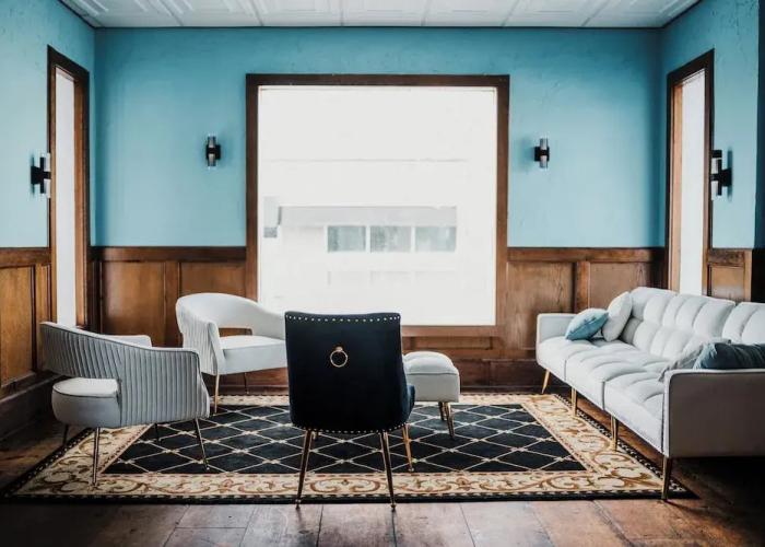 Loyalist Inn & Suites