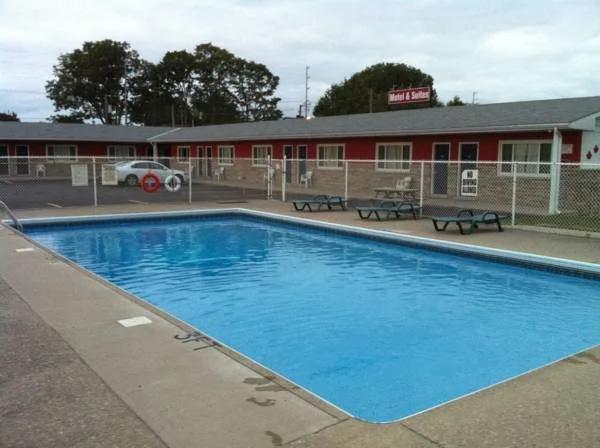 фото Maple Leaf Inn & Suites
