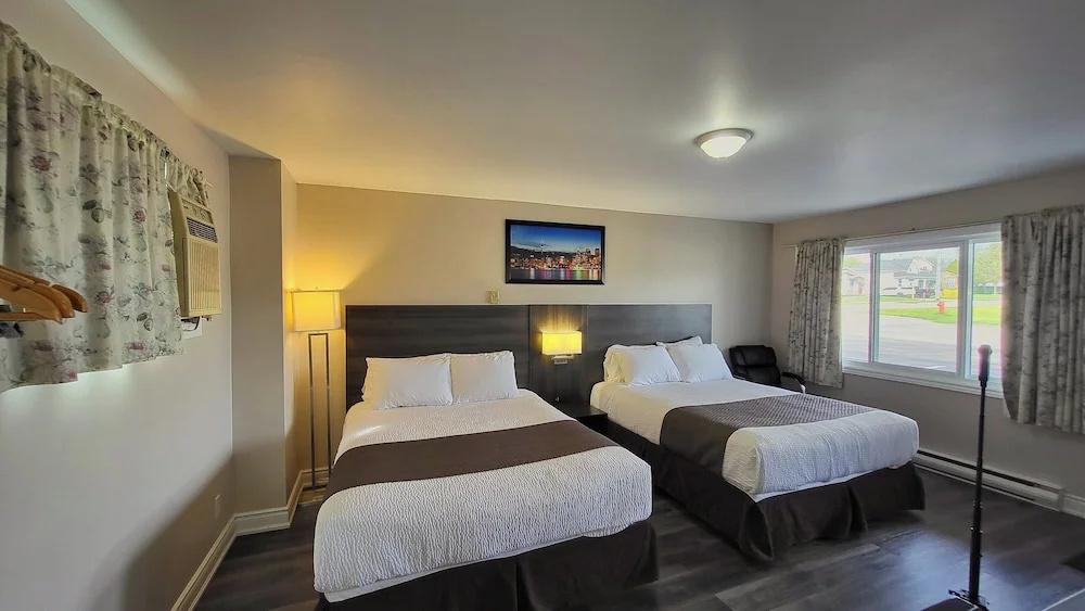 фото Maple Leaf Inn & Suites