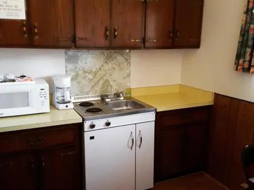 фото Maple Leaf Inn & Suites