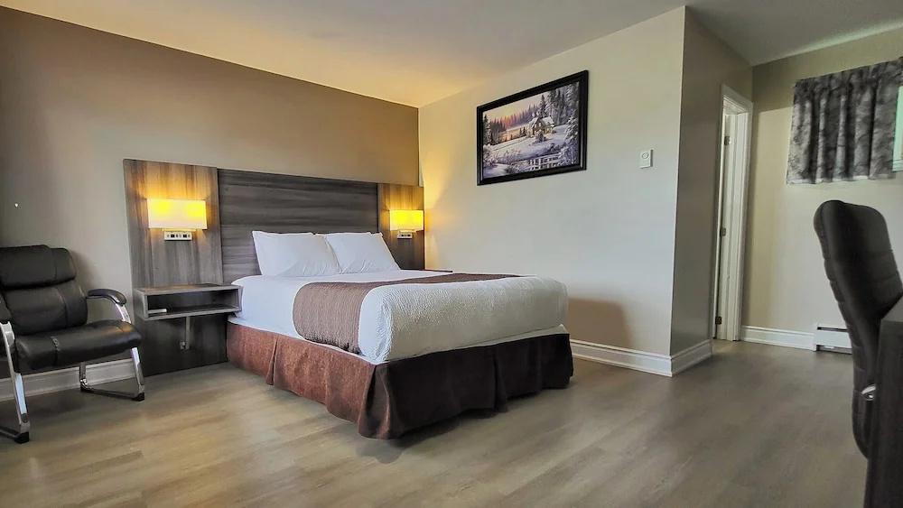 фото Maple Leaf Inn & Suites