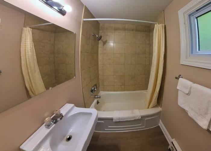 Maple Leaf Inn & Suites