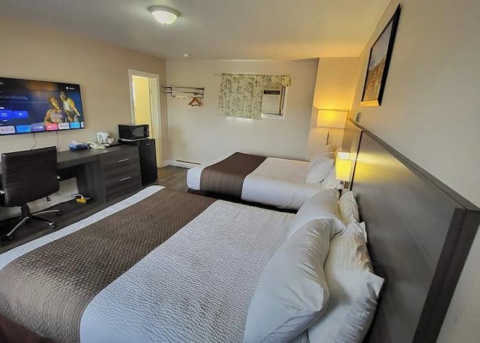 Maple Leaf Inn & Suites