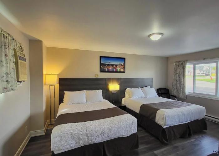 Maple Leaf Inn & Suites