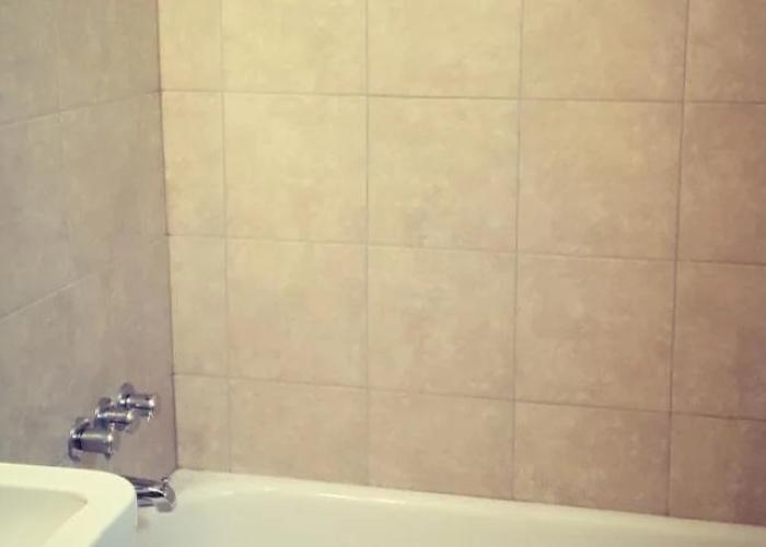 Maple Leaf Inn & Suites