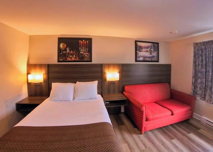 Maple Leaf Inn & Suites