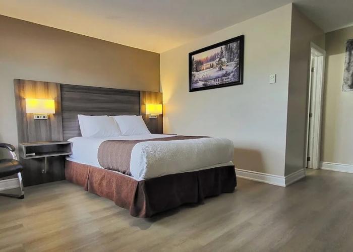 Maple Leaf Inn & Suites