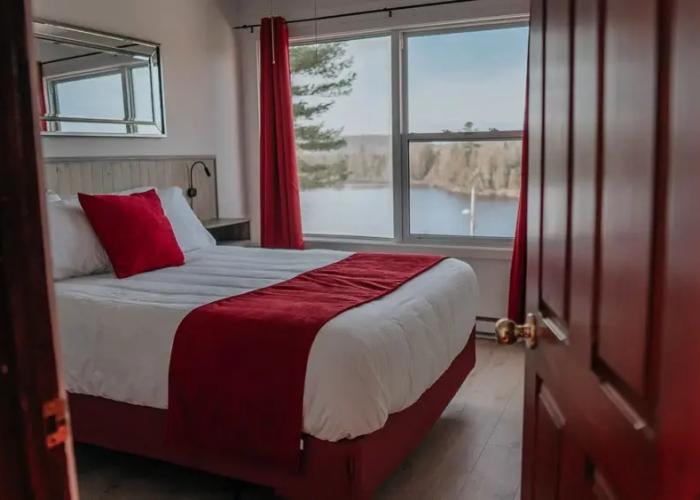 Auberge Lac du Pin Rouge