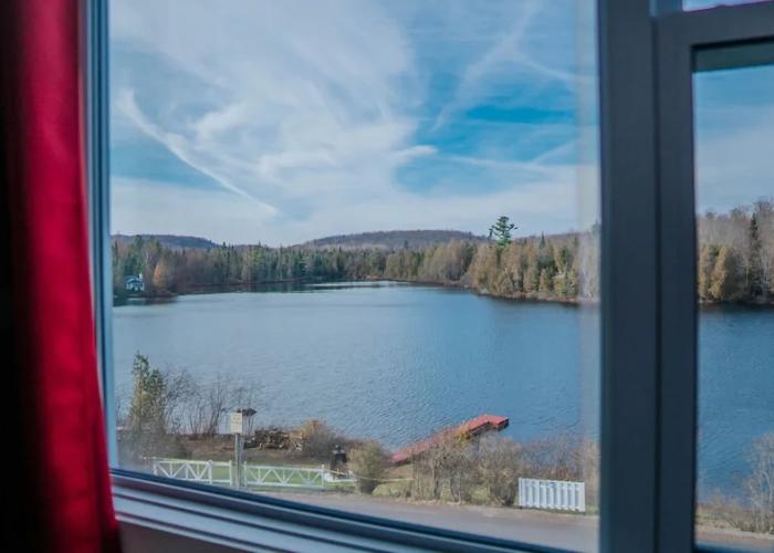 Auberge Lac du Pin Rouge