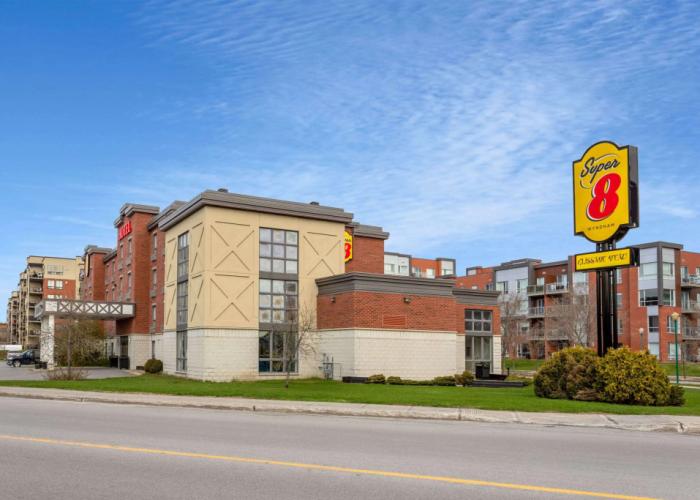 Super 8 by Wyndham Lachenaie/Terrebonne