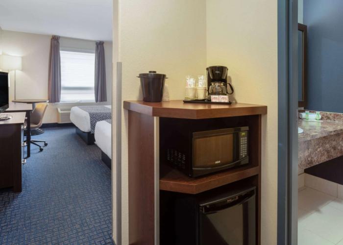 Super 8 by Wyndham Lachenaie/Terrebonne