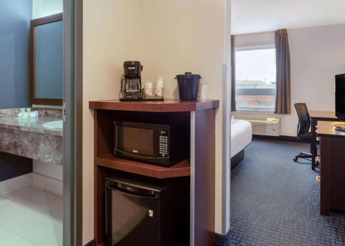 Super 8 by Wyndham Lachenaie/Terrebonne