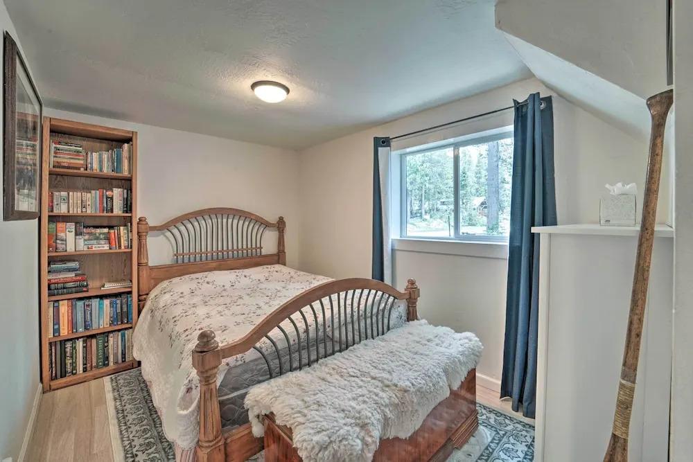 Half-mi to Trails: Rustic Soda Springs Cabin!