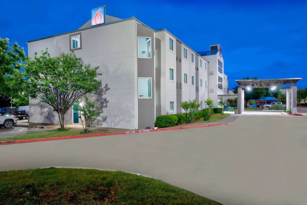 Motel 6 Benbrook, TX - Fort Worth