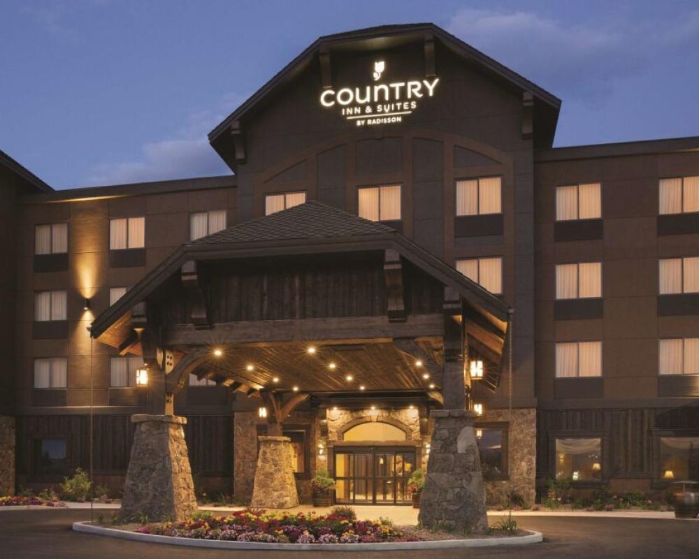 Glacier International Lodge