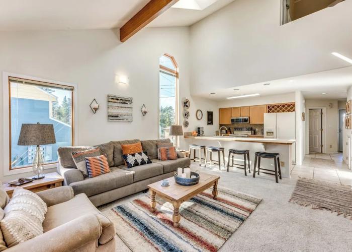 Bright Townhome - 1 Mile to Downtown Cloudcroft