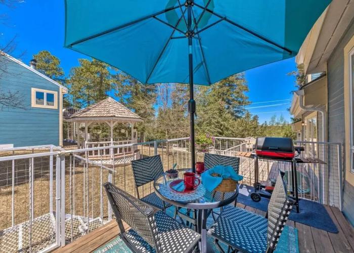 Eclectic Home w/ Deck: 4 Miles to Ski Cloudcroft!