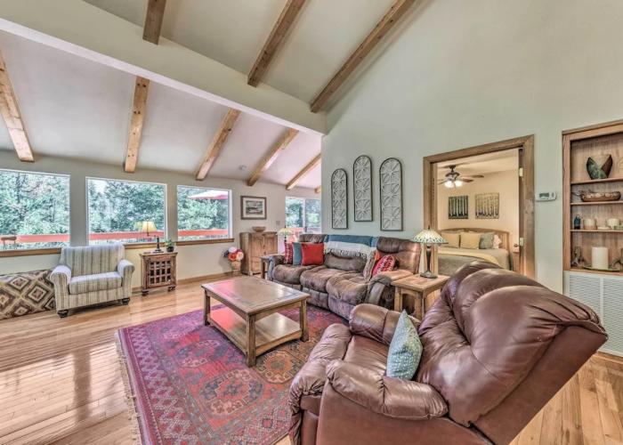 Cloudcroft Cabin w/ Deck < 2 Mi to Downtown!