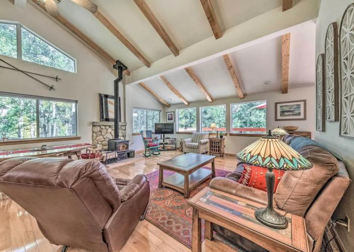 Cloudcroft Cabin w/ Deck < 2 Mi to Downtown!