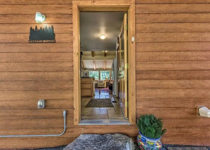 Cloudcroft Cabin w/ Deck < 2 Mi to Downtown!