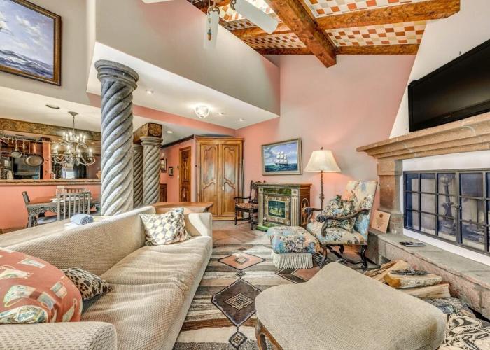 Cloudcroft Home w/ Fireplace Near Downtown!