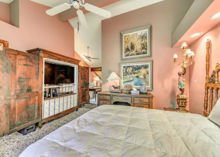 Cloudcroft Home w/ Fireplace Near Downtown!