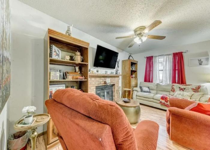 Eagle's Nest - Hot Tub, Deck & Prime Location 2 Bedroom Cabin