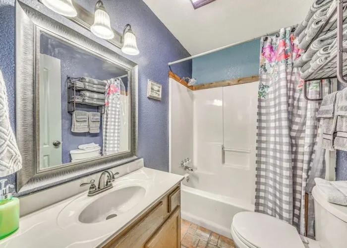 Quaint Cloudcroft Cabin w/ Stunning Forest Views!