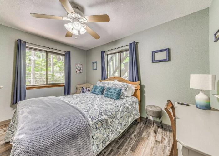 Quaint Cloudcroft Cabin w/ Stunning Forest Views!