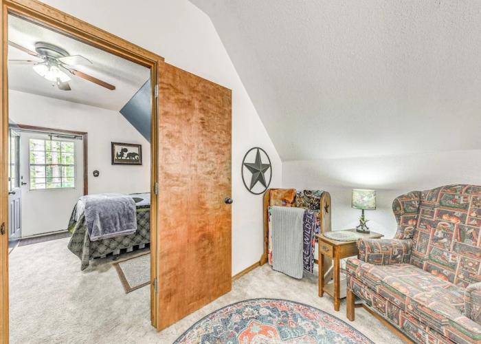 Quaint Cloudcroft Cabin w/ Stunning Forest Views!