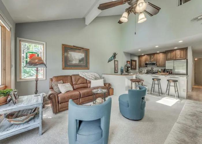 Cloudcroft Townhome on Golf Course w/ Deck!