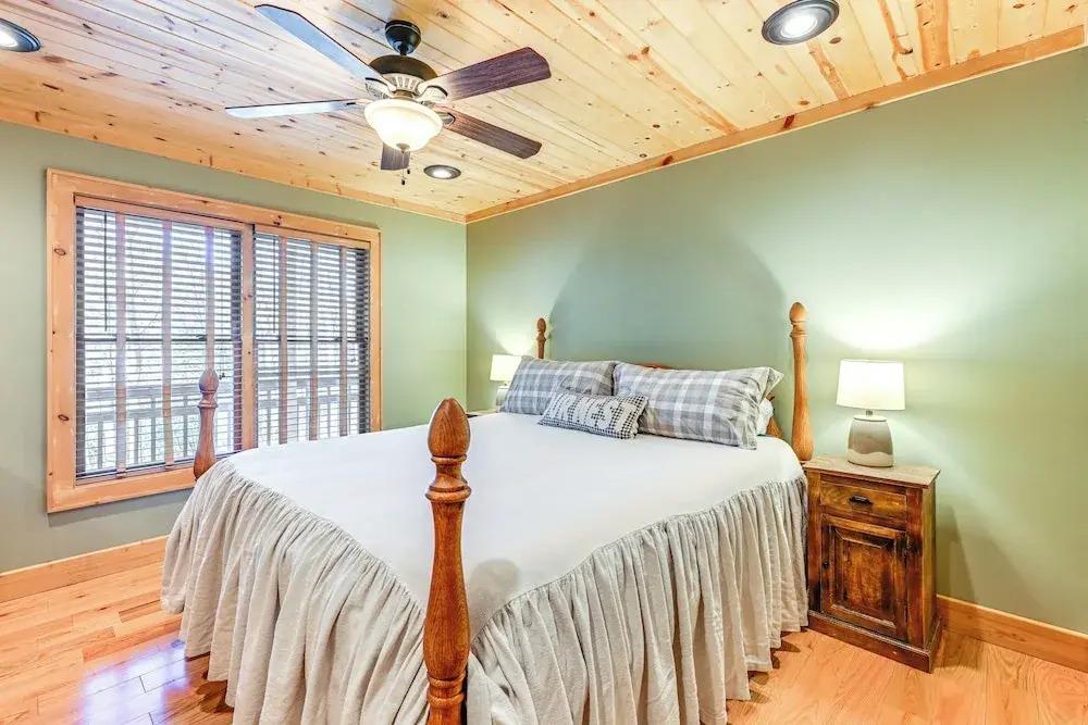 13 Mi to Cashiers: Cabin w/ Wraparound Porch!