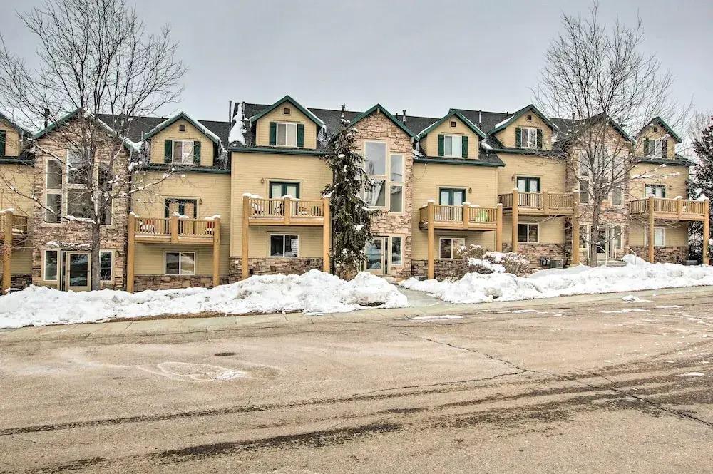 Cozy Eden Condo w/ Mtn Views in Wolf Creek Resort!