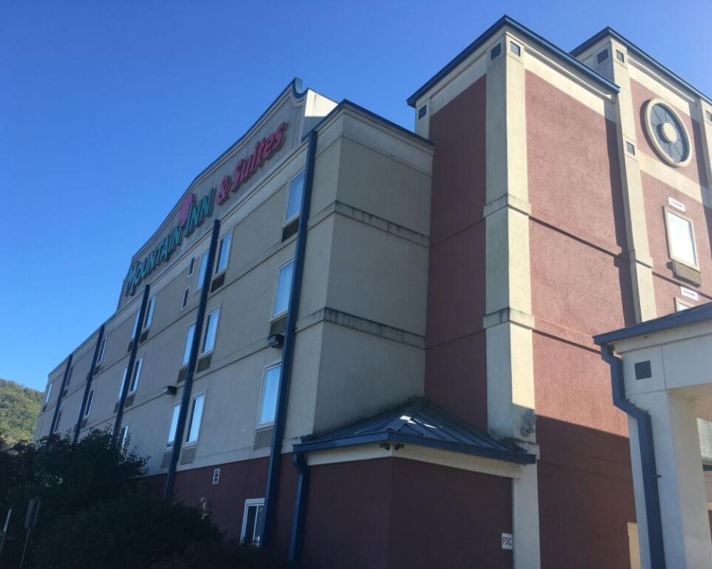 Mountain Inn & Suites