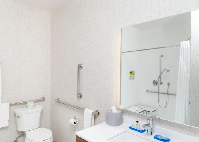 Holiday Inn Express & Suites Phoenix East - Gilbert by IHG