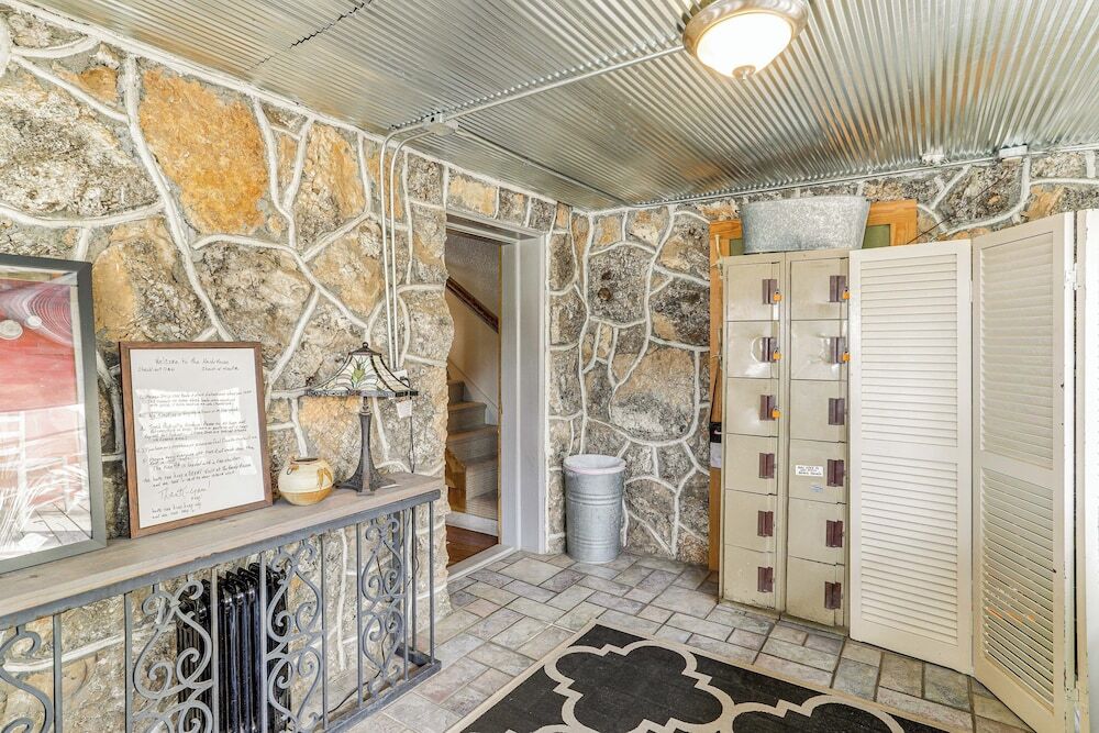 Historic 'hardy House' on Main Street w/ Fire Pit!