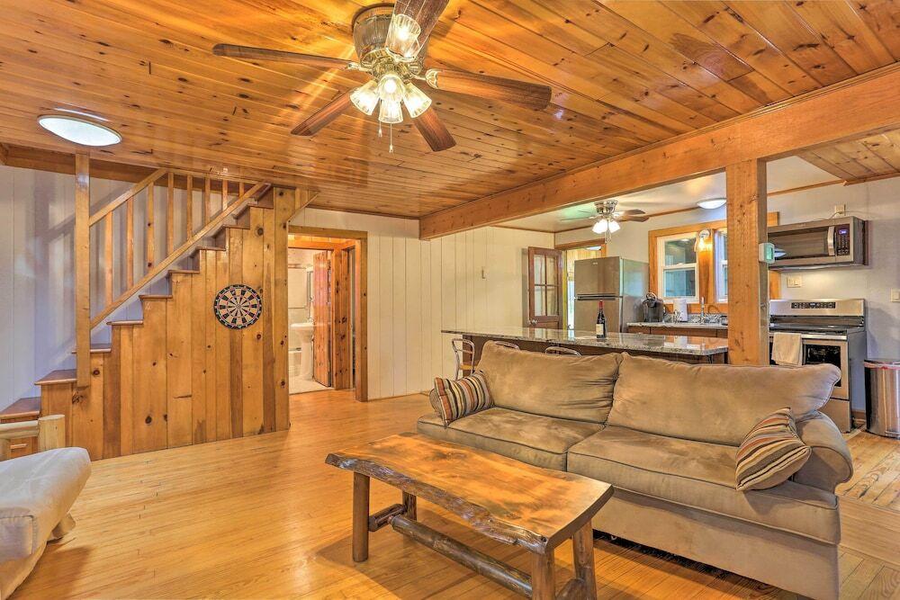 Steps to Lake: Tafton Cottage w/ Fire Pit & Grill