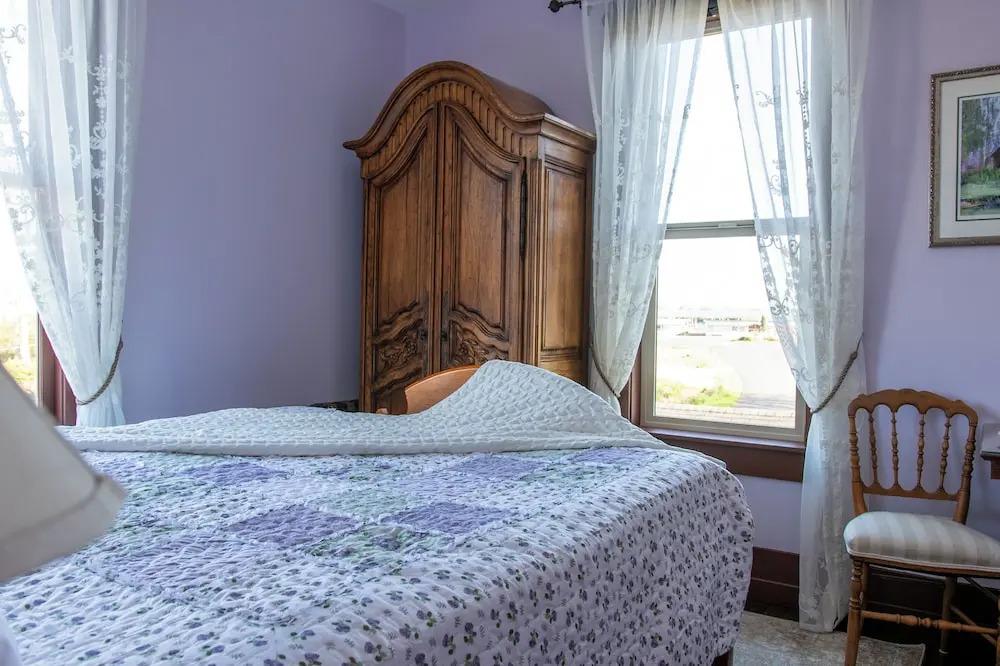 Pearl Inn Bed and Breakfast