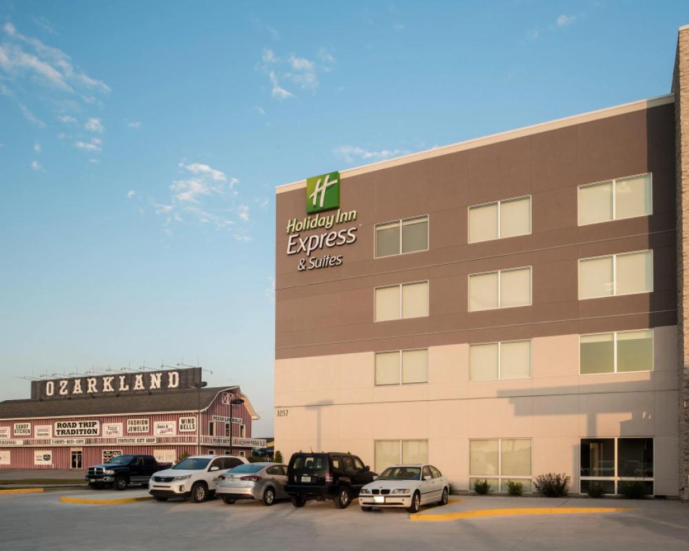 Holiday Inn Express & Suites Kingdom City by IHG