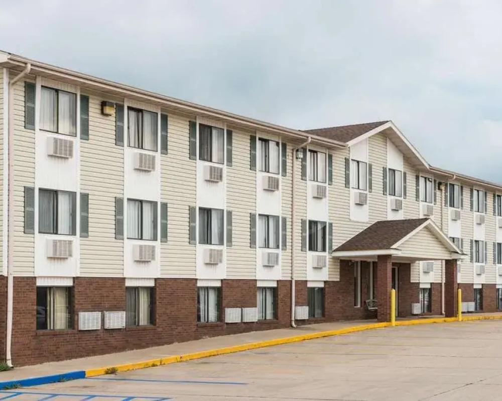 Super 8 by Wyndham Kingdom City