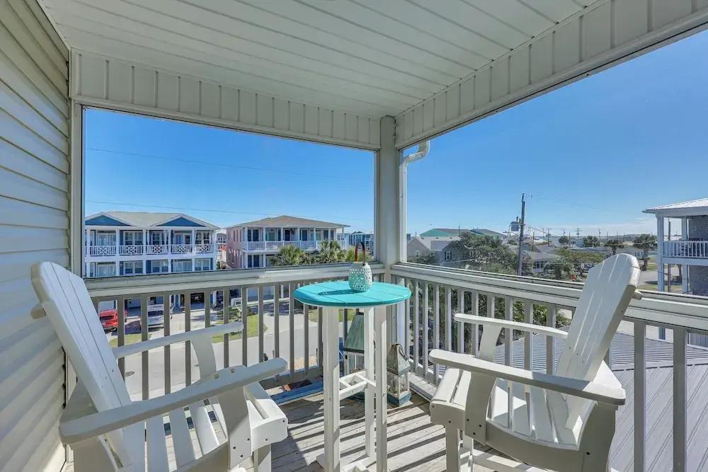 Townhome w/ 2 Decks: Walk to Ocean!