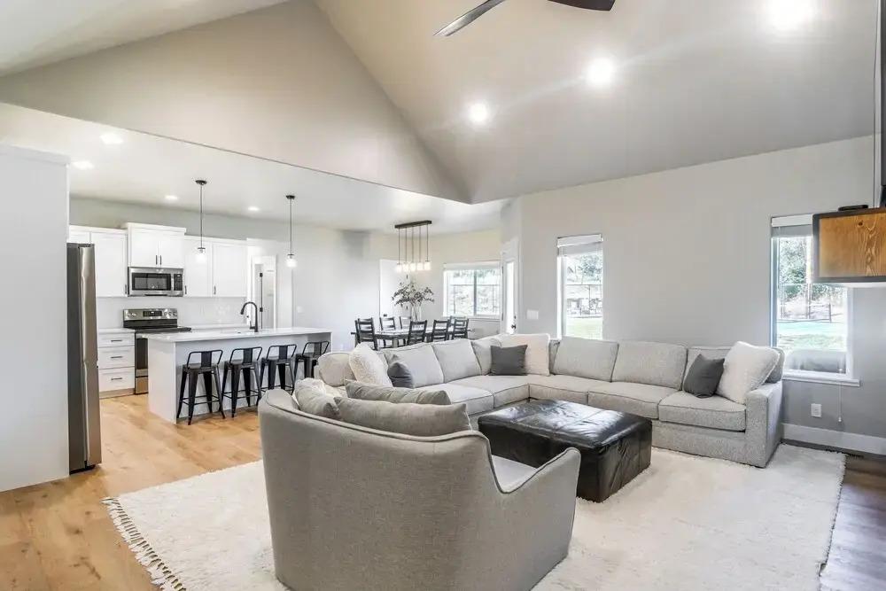 1 Mi to Pools: Chic Lava Hot Springs Home