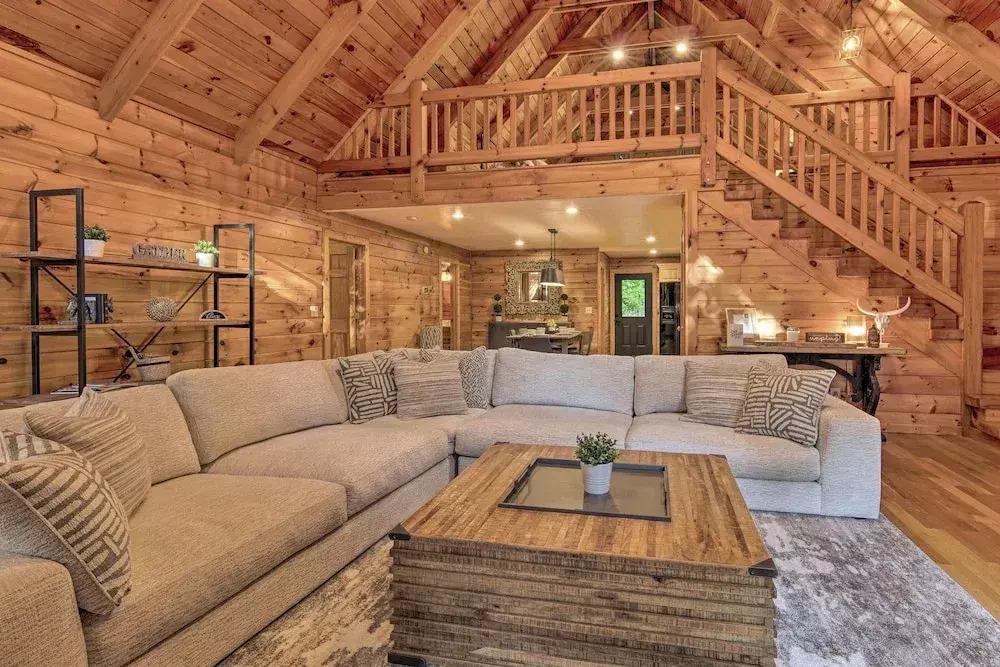 7 Mi to Ski Slopes: Mars Hill Cabin w/ Hot Tub!