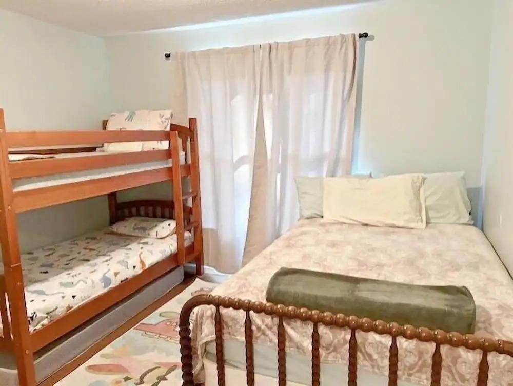 G Cookie's House 3 Bedroom Home by RedAwning