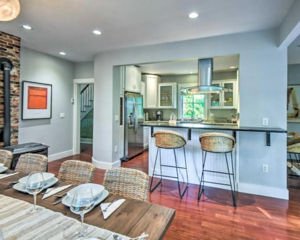 Hot Tub + Walk to Lakeside Dining: Meredith Home!