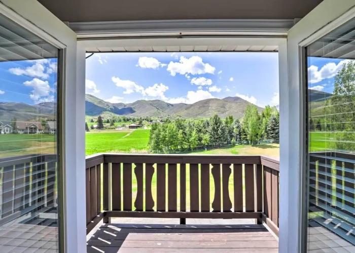 Peaceful Midway Studio w/ Mountain + Golf Views!