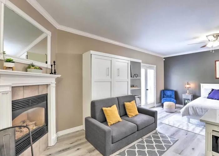 Peaceful Midway Studio w/ Mountain + Golf Views!