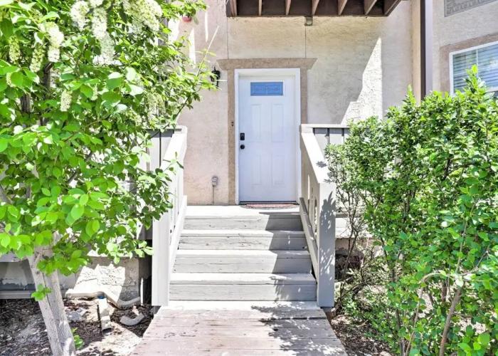 Peaceful Midway Studio w/ Mountain + Golf Views!